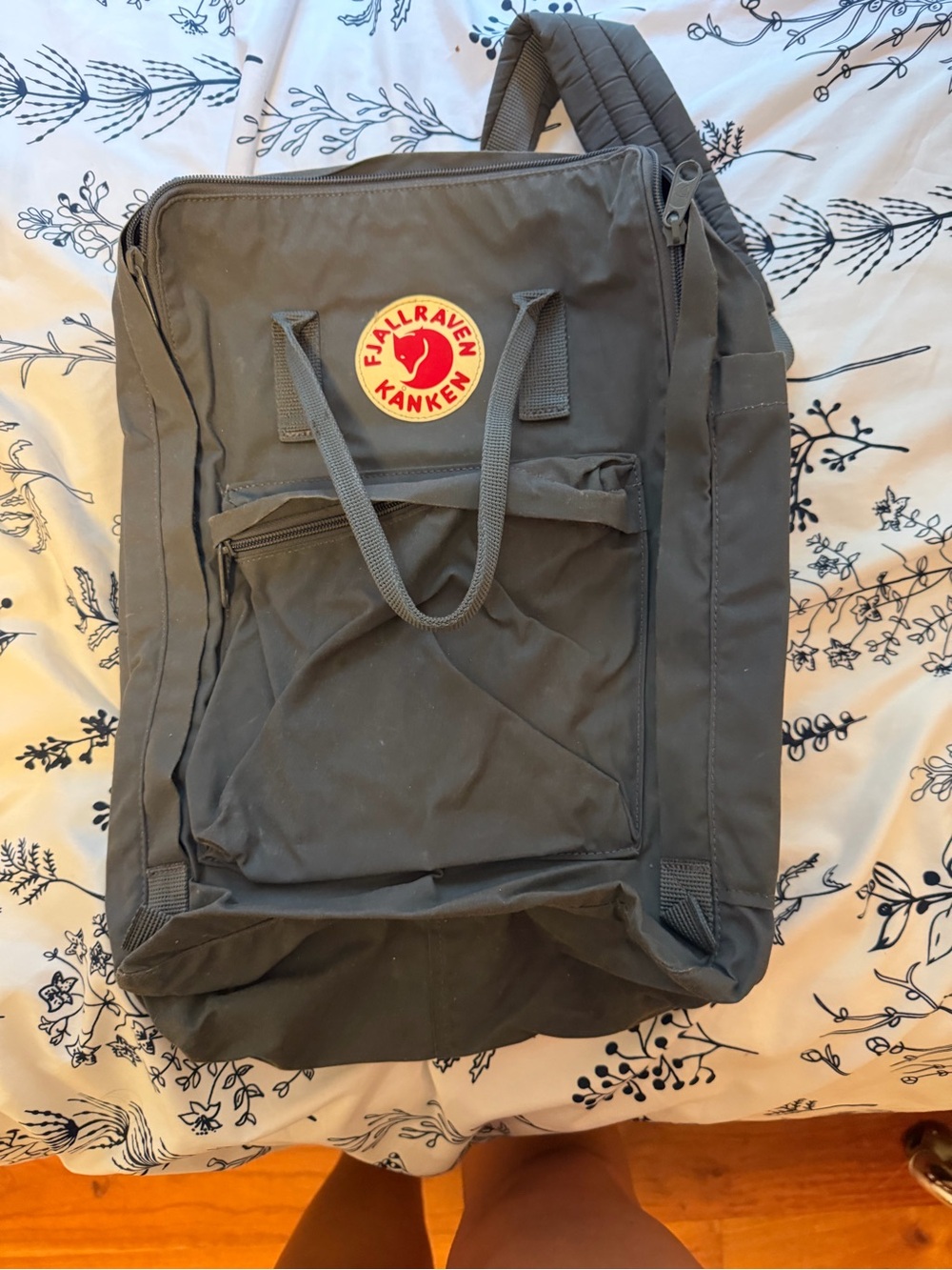 Kånken Classic Men's Backpack - Dark Olive